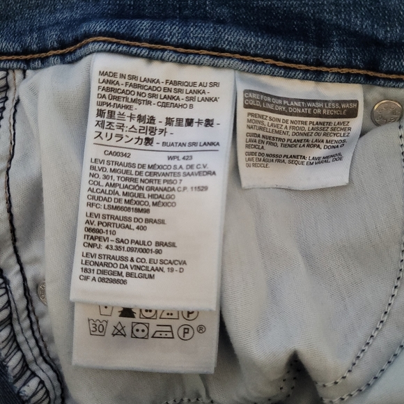 Levi's Classic Crop Jeans, Mid-rise, Light Wash, size 28 "Hawaii Sun" - Picture 7 of 10